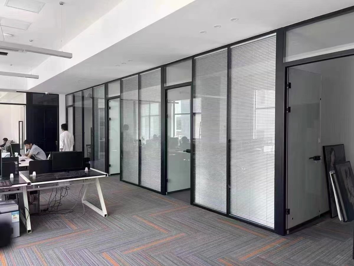 辦公隔斷工程現(xiàn)場實(shí)拍圖