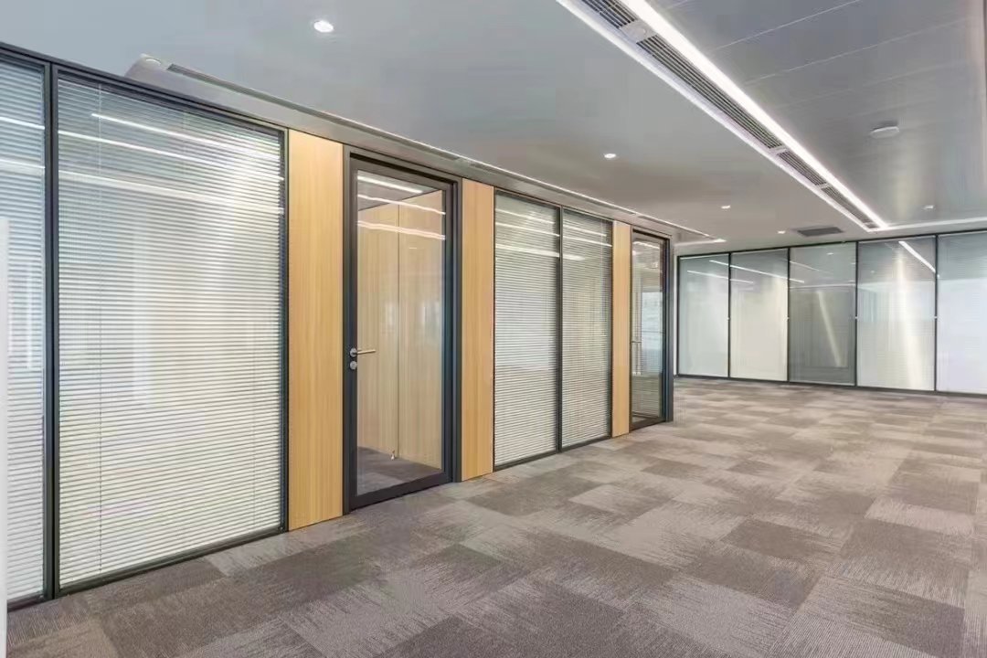 武漢辦公室隔墻顏色搭配學(xué):秋日楓葉紅墻面如